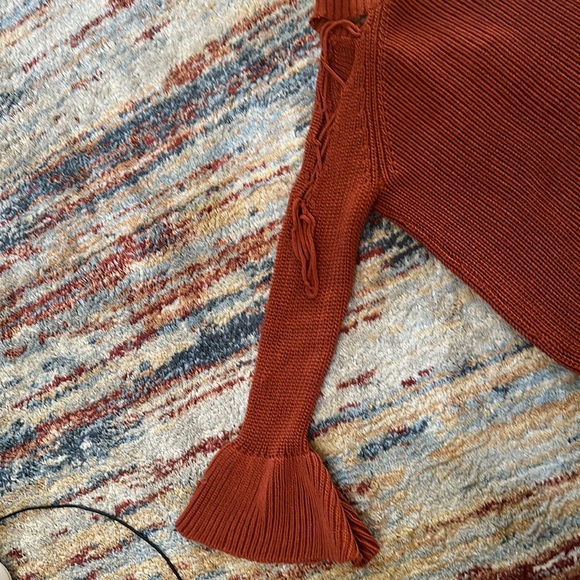 Paper Heart rust colored sweater v neck with bell bottom sleeves size M - Picture 8 of 10